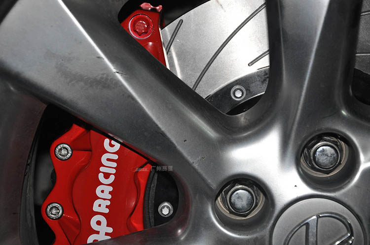 雷克薩斯RX350改裝AP9040剎車(chē) 雷克薩斯RX350改裝AP9040剎車(chē)